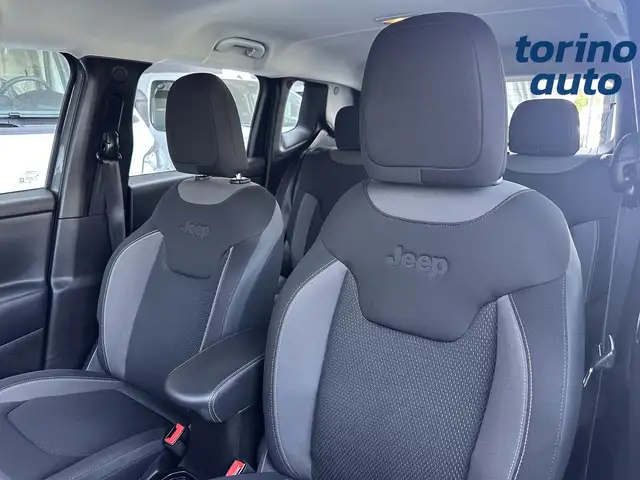 Jeep Renegade view 11