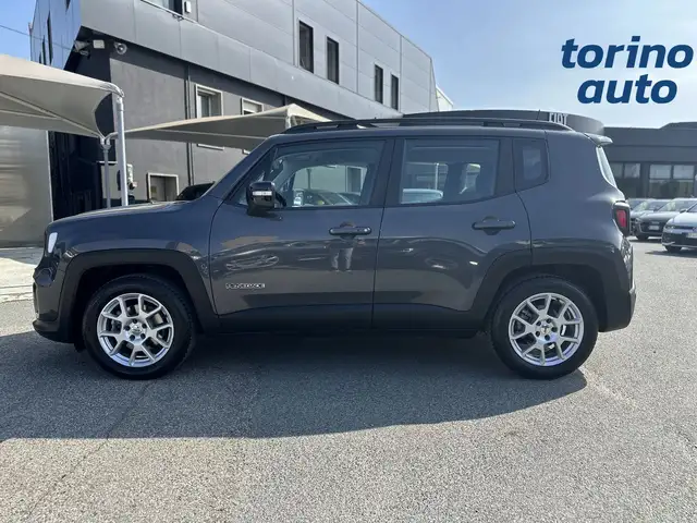 Jeep Renegade view 4