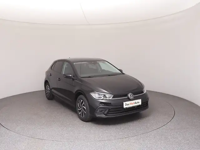 Volkswagen Polo view 2