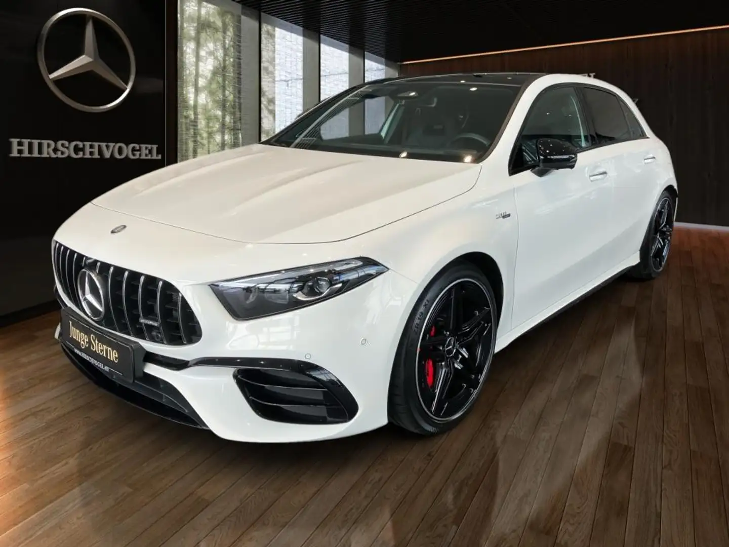 Mercedes-Benz A 45 AMG S 4M+ Night+Drivers-P.+Pano+DISTRON+HUP Bílá - 2