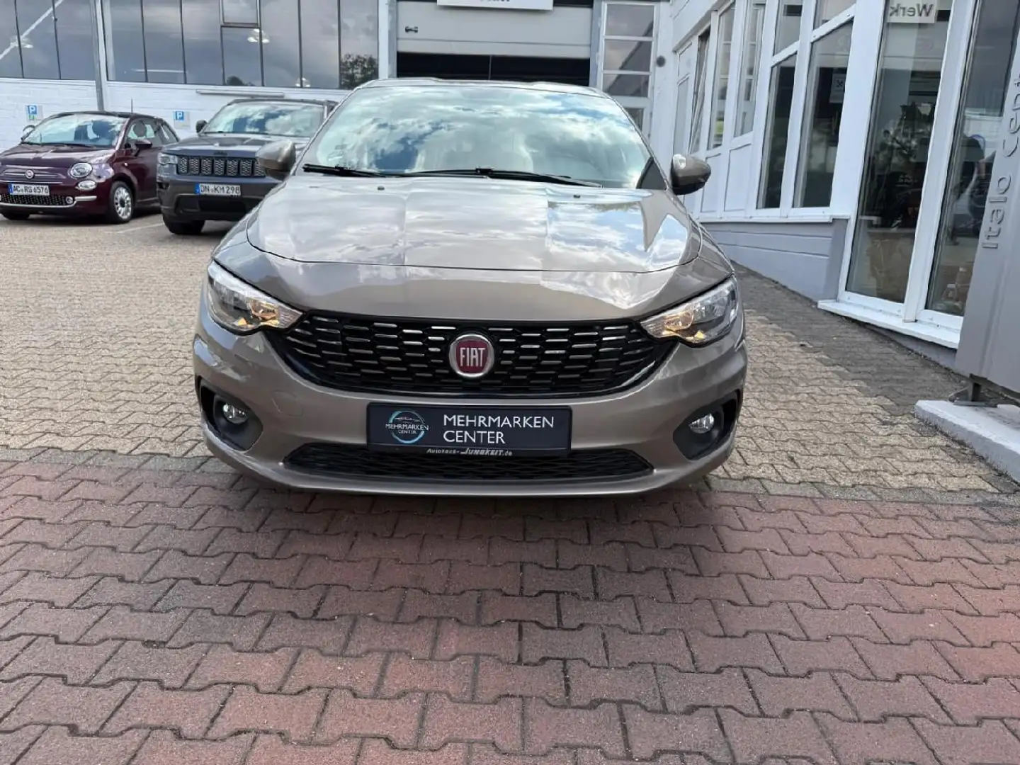 Fiat Tipo Hatchback Easy Gelb - 1