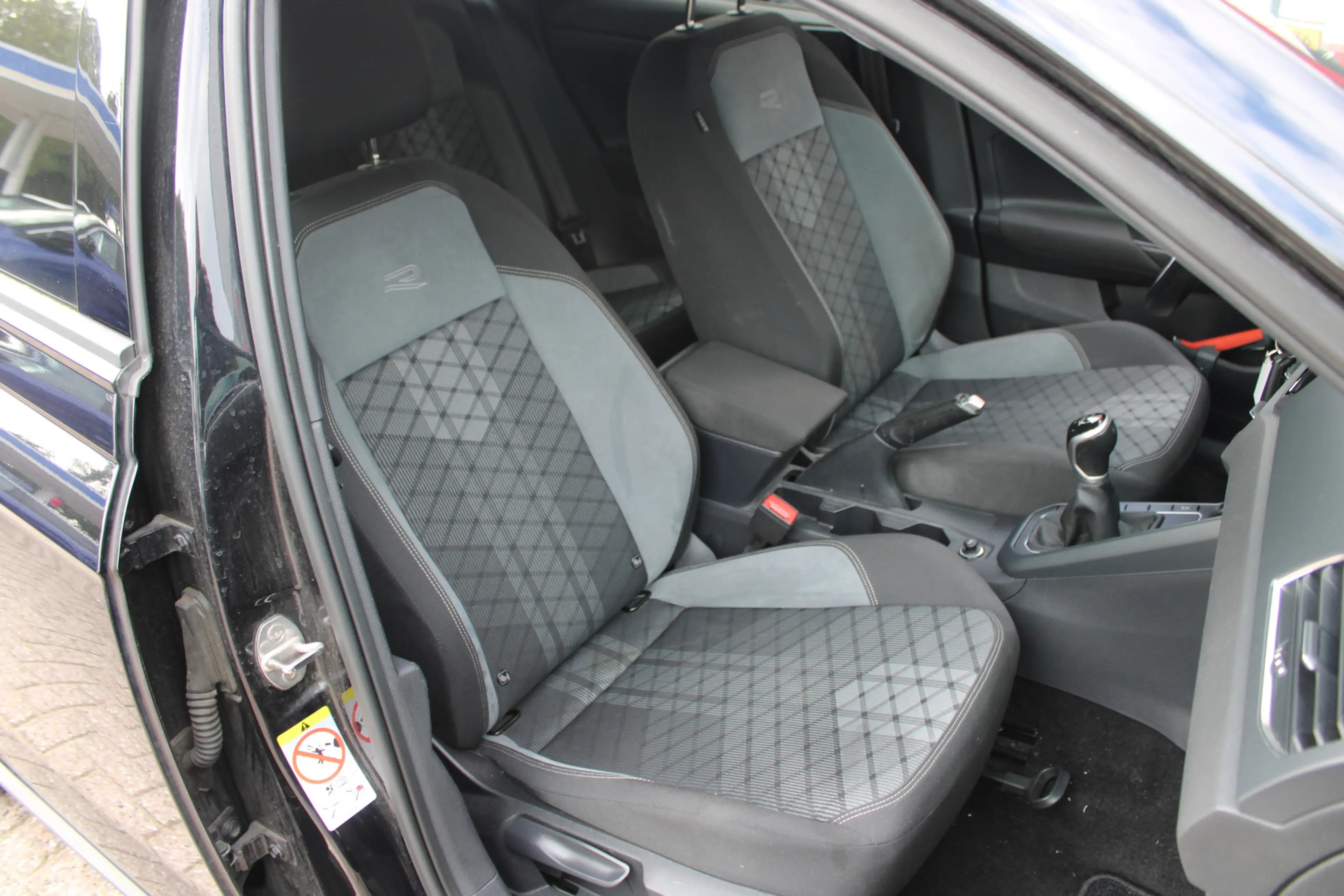 Volkswagen Polo 1.0 TSI R-Line Business — photo 26