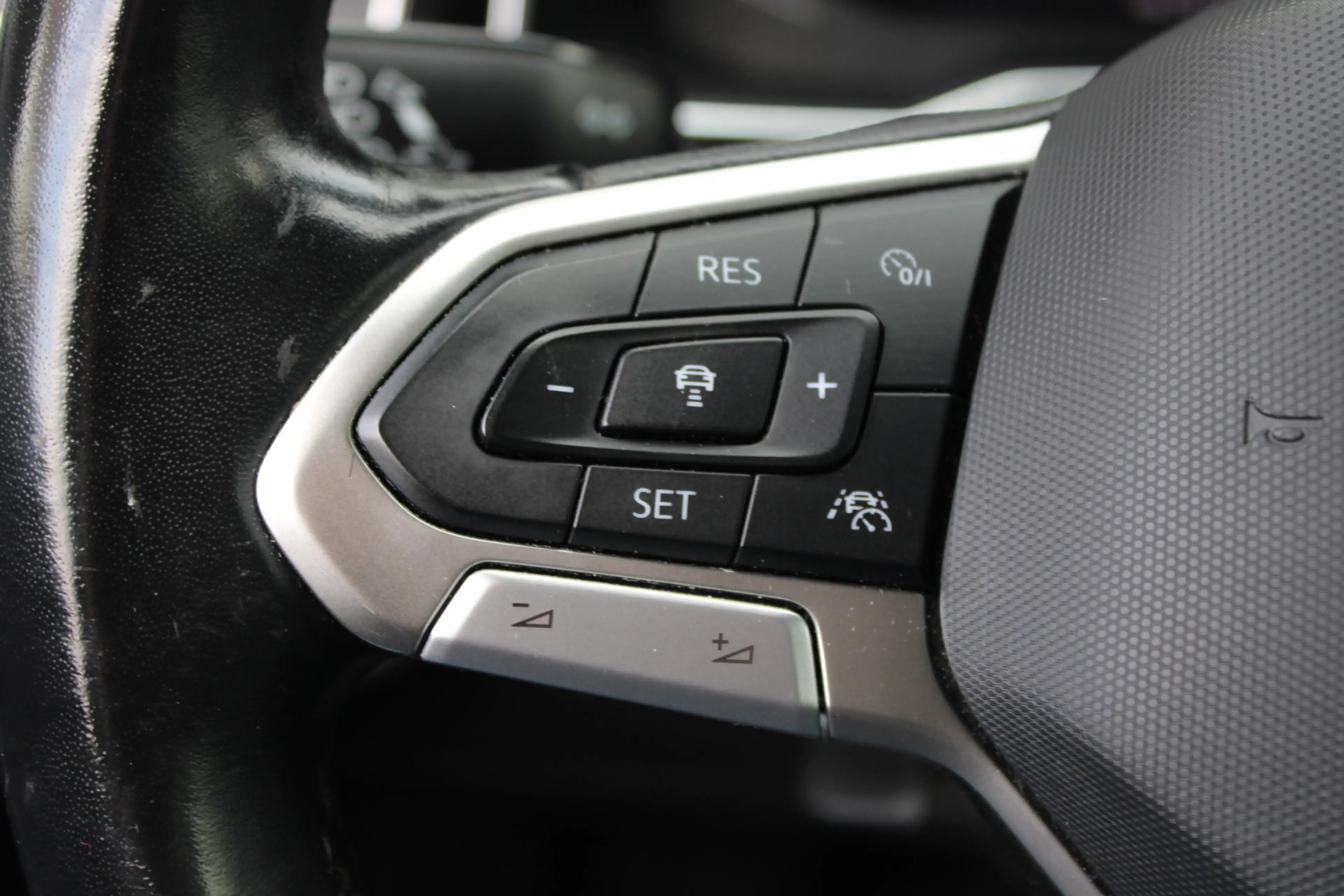 Volkswagen Polo 1.0 TSI R-Line Business — photo 8