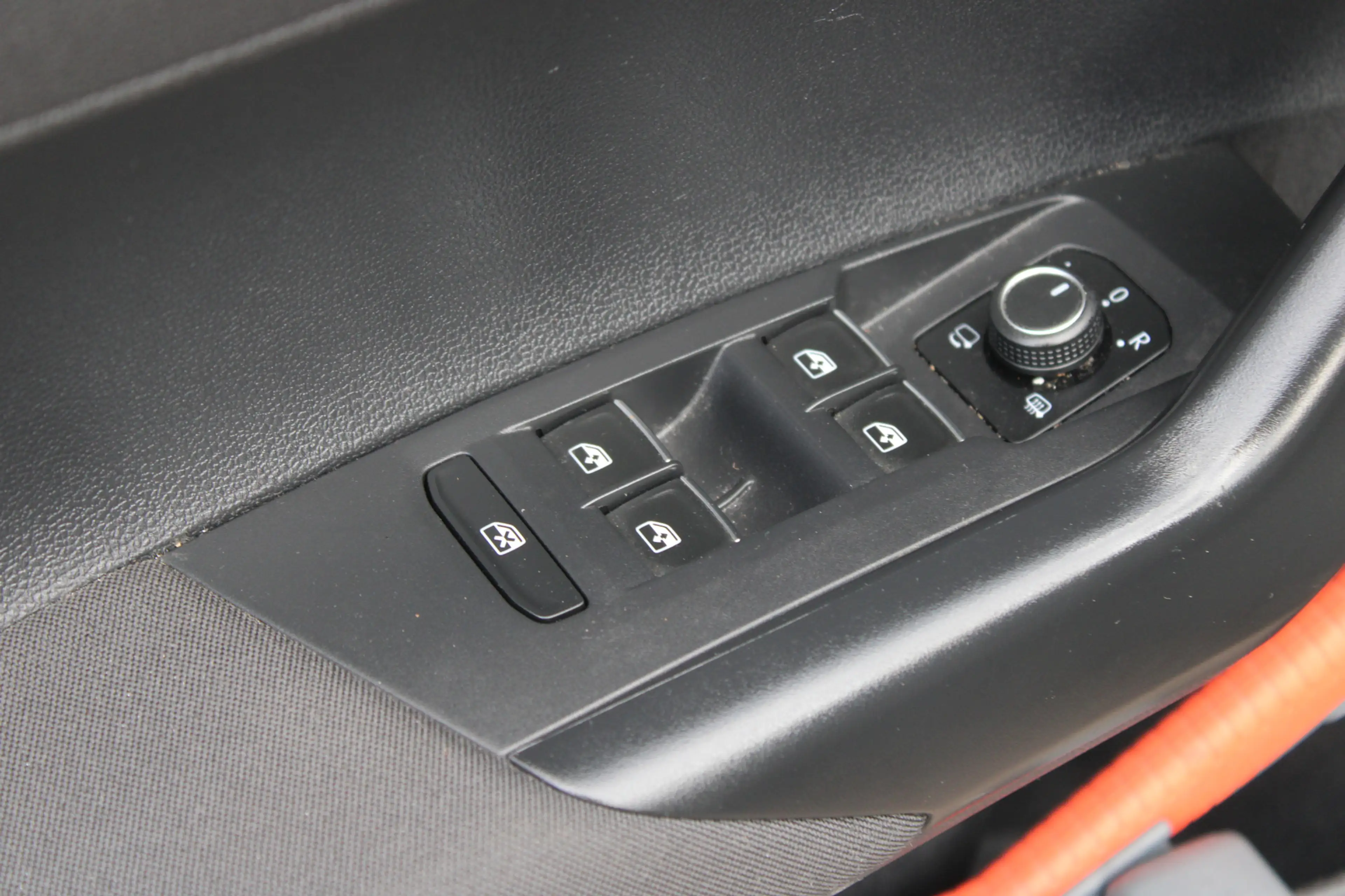 Volkswagen Polo 1.0 TSI R-Line Business — photo 6