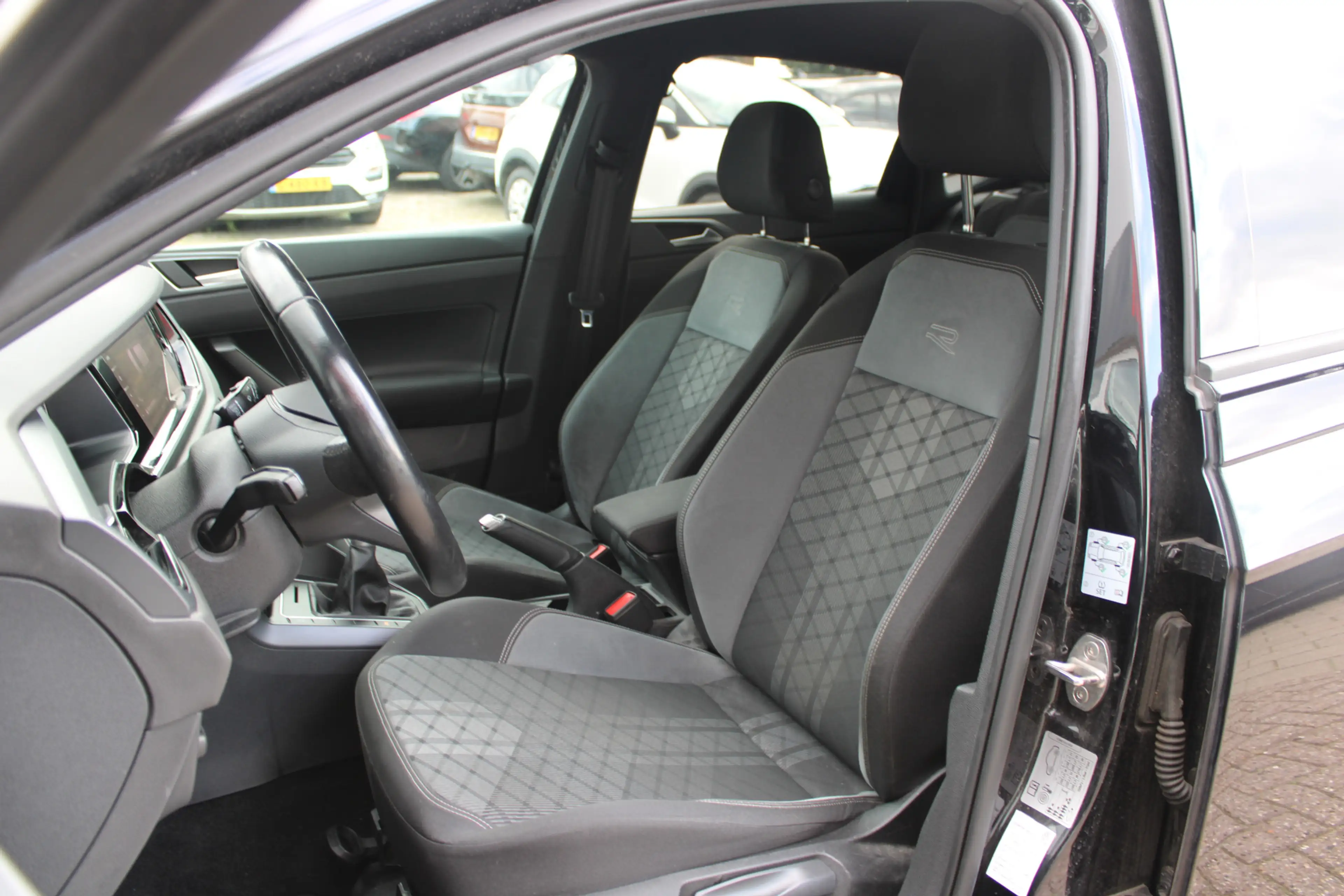 Volkswagen Polo 1.0 TSI R-Line Business — photo 5