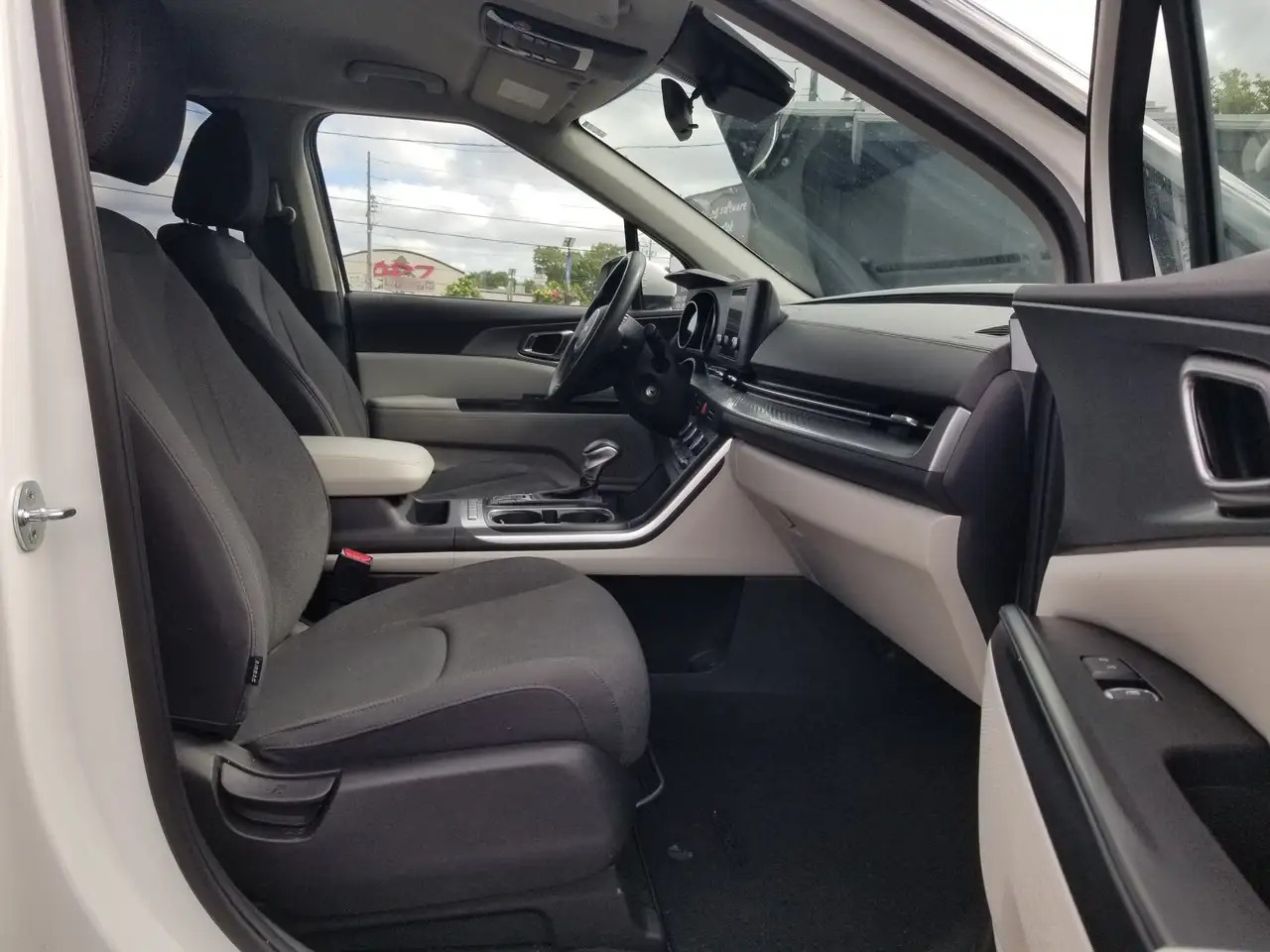 Kia Carnival photo Kia Carnival