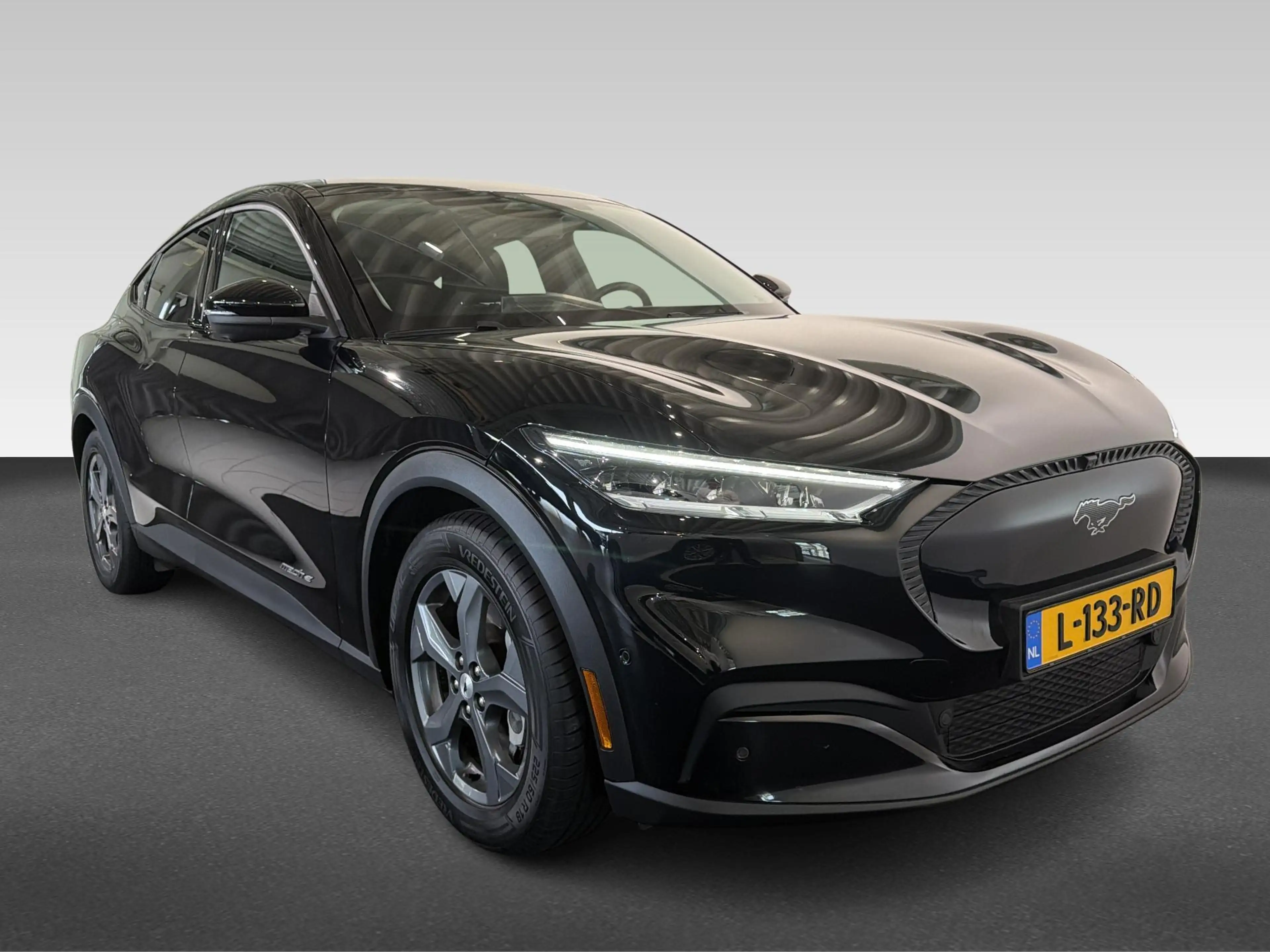 Ford Mustang Mach-E RWD 75 kWh | Achteruitrijcamera | Armsteun achter — photo 8