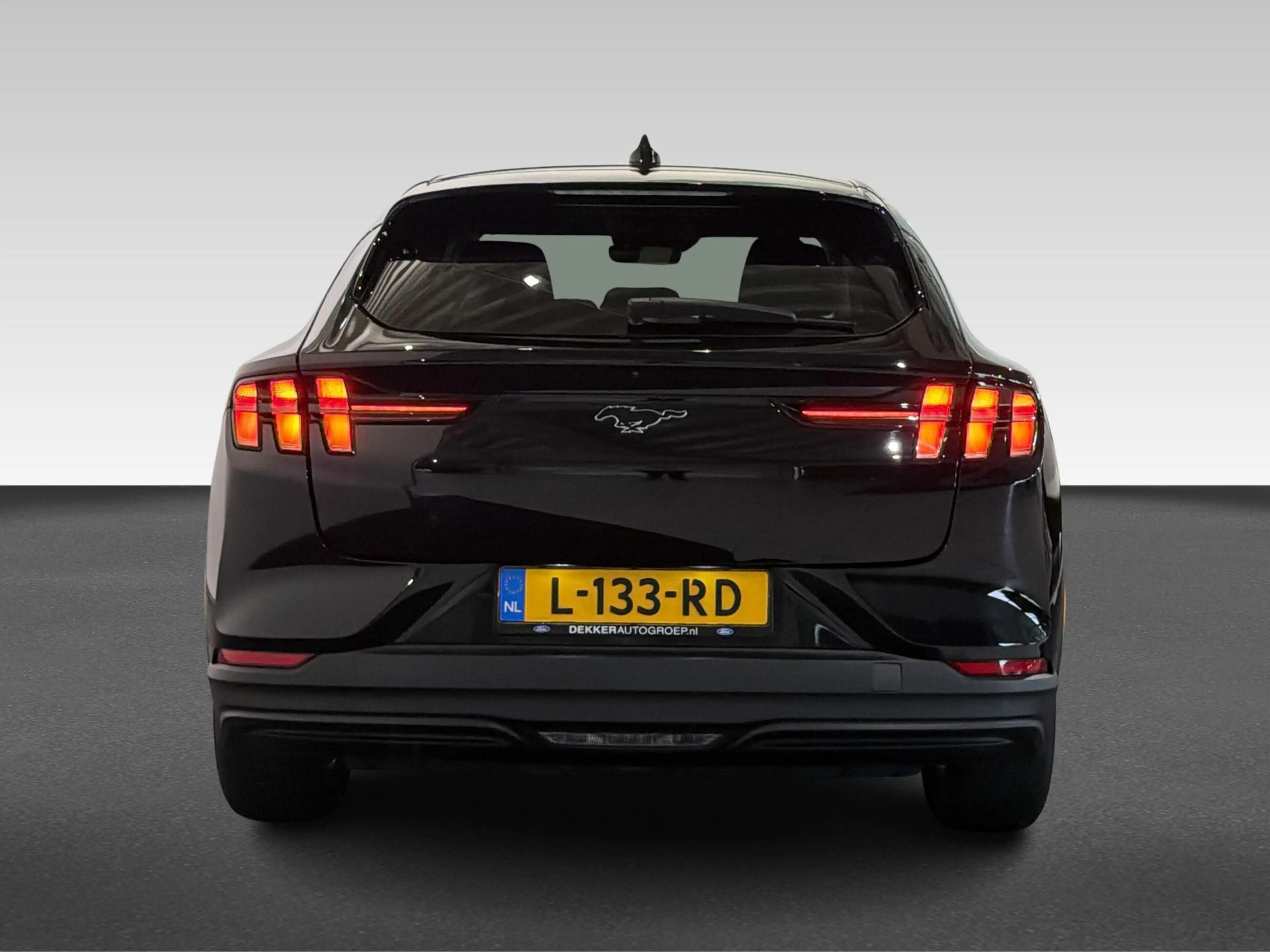 Ford Mustang Mach-E RWD 75 kWh | Achteruitrijcamera | Armsteun achter — photo 10