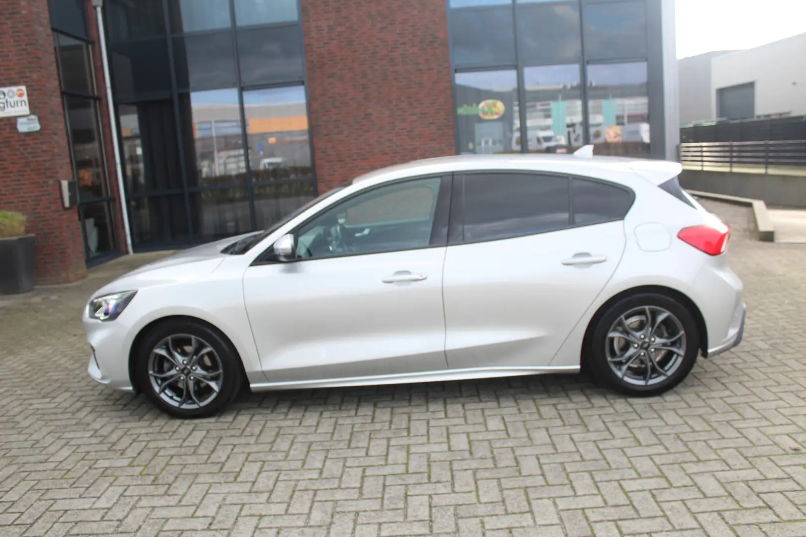 Ford Focus 1.0 125 PK Automaat ST Line Carplay-Keyless-Trekha Grijs - 2