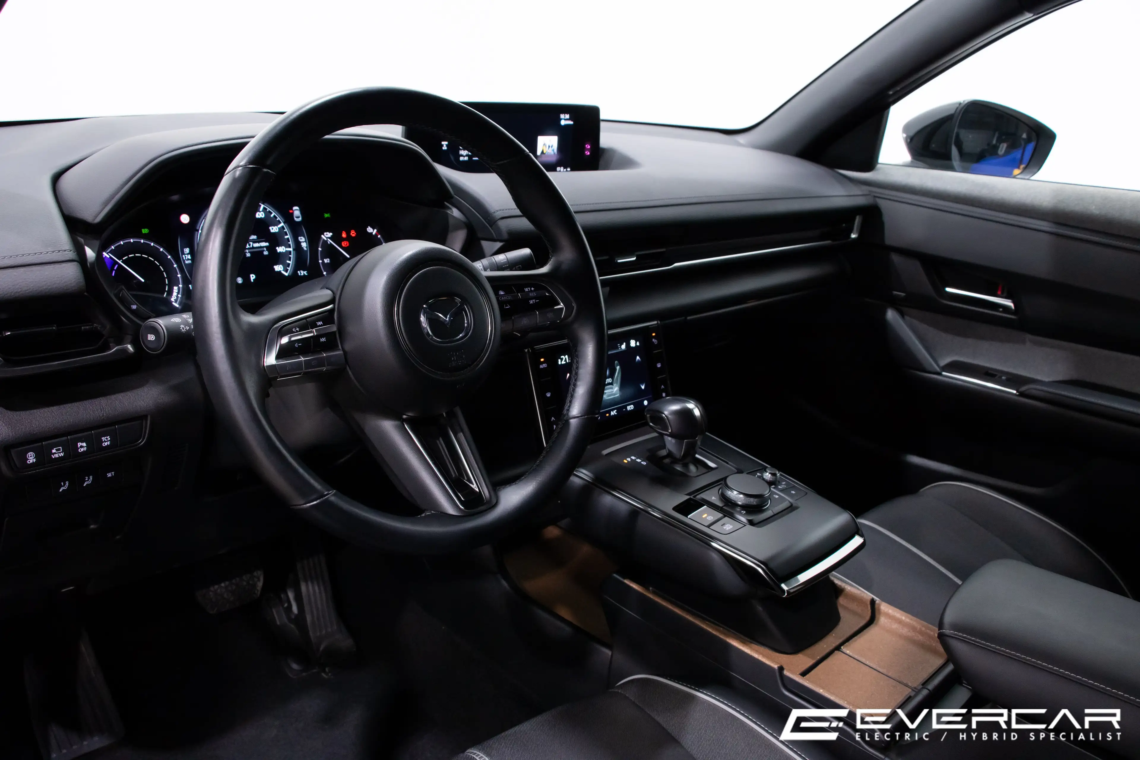Mazda MX-30 36 kWh e-SKYACTIV ***HEATED SEATS & STEERING*** — photo 9