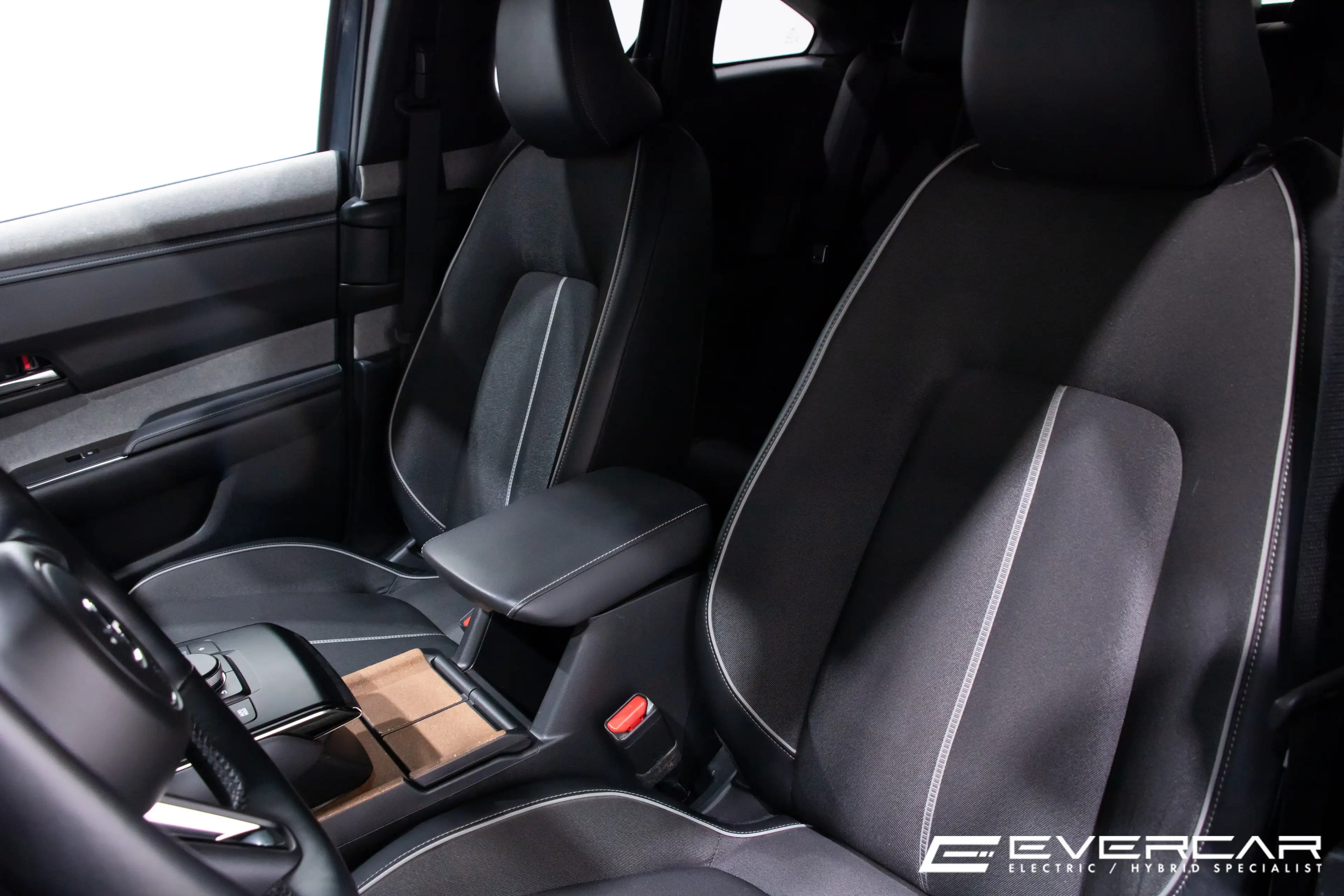 Mazda MX-30 36 kWh e-SKYACTIV ***HEATED SEATS & STEERING*** — photo 11