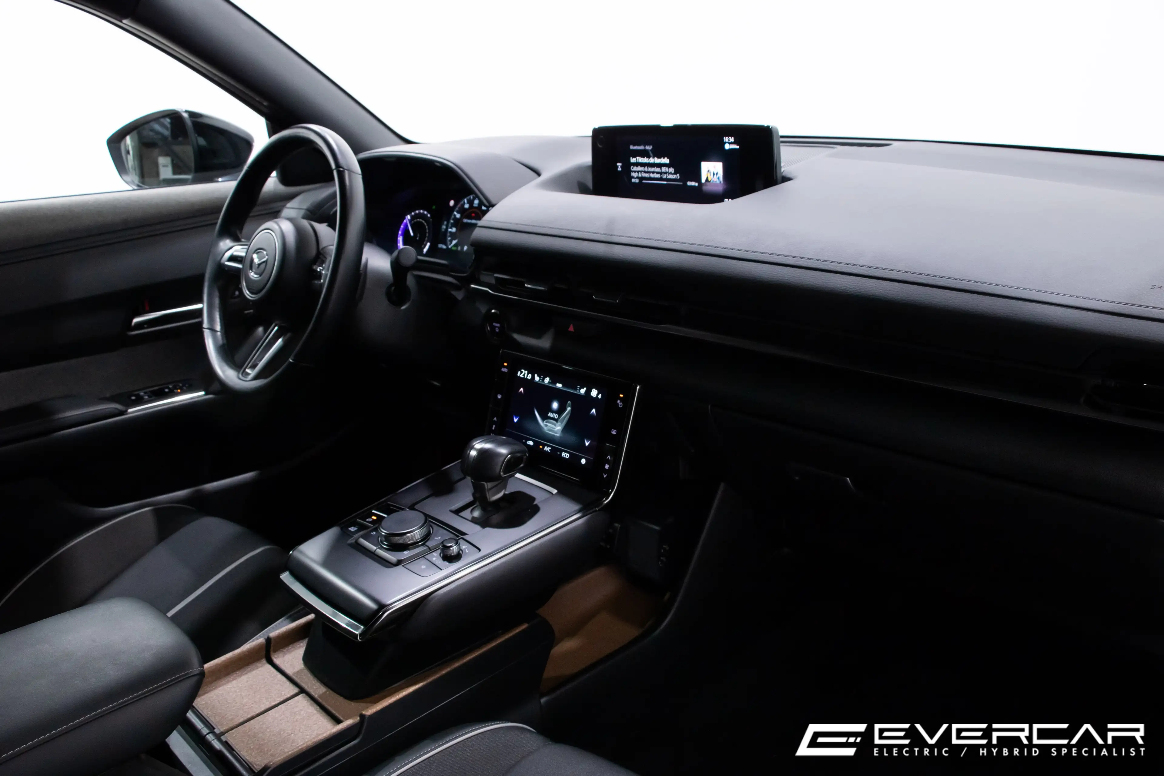Mazda MX-30 36 kWh e-SKYACTIV ***HEATED SEATS & STEERING*** — photo 10