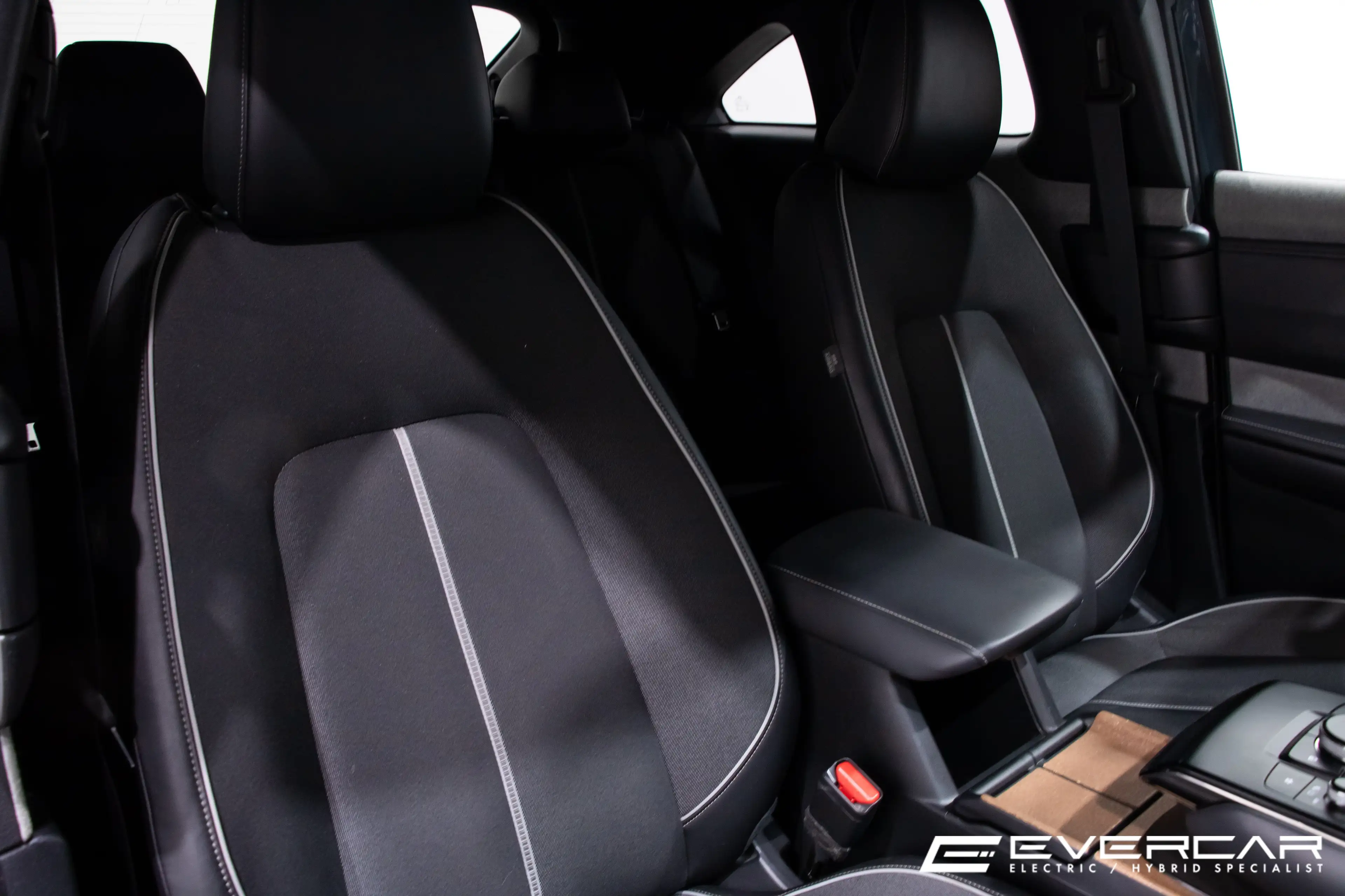 Mazda MX-30 36 kWh e-SKYACTIV ***HEATED SEATS & STEERING*** — photo 12