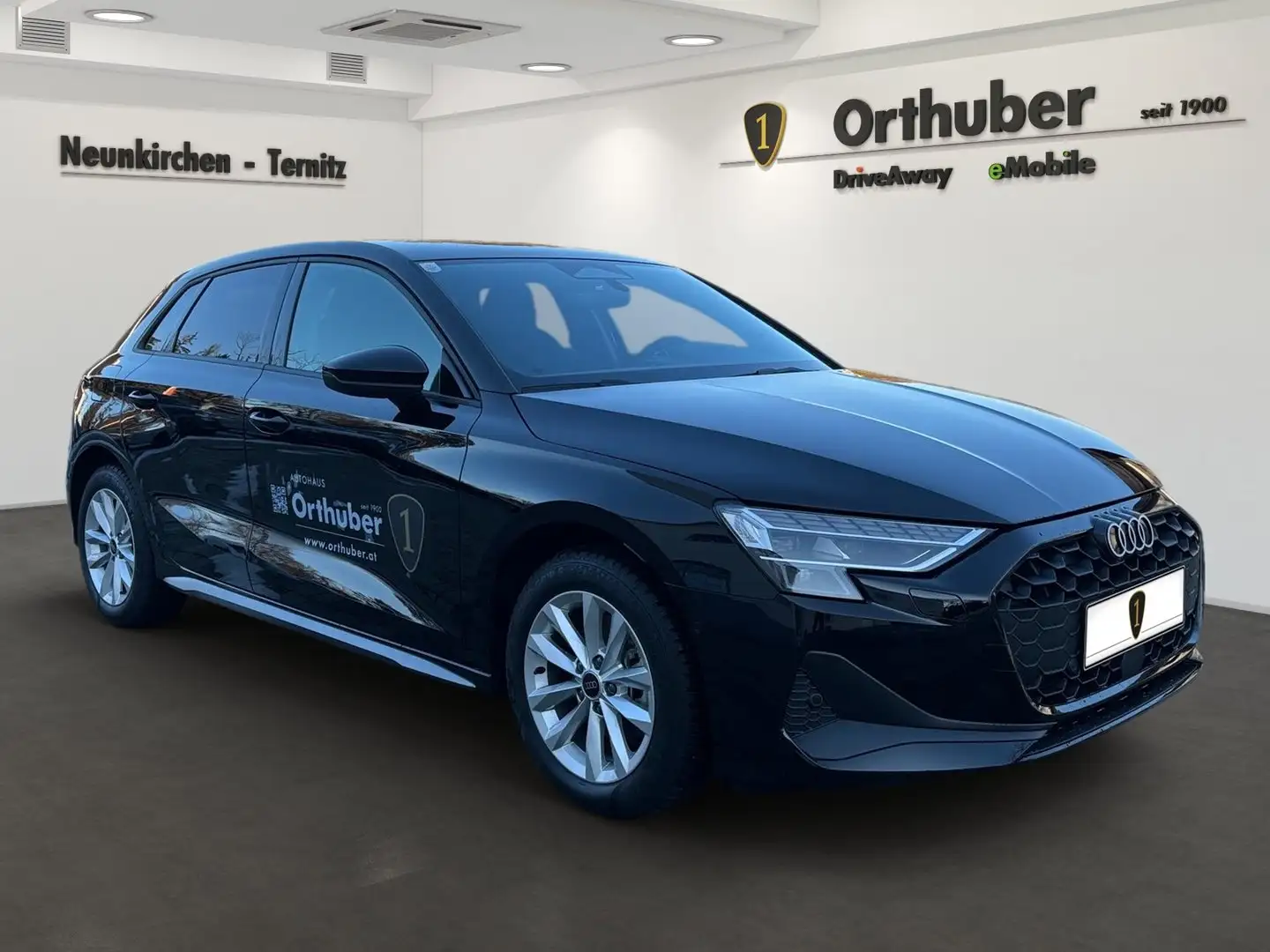 Audi A3 30 TFSI Schwarz - 2