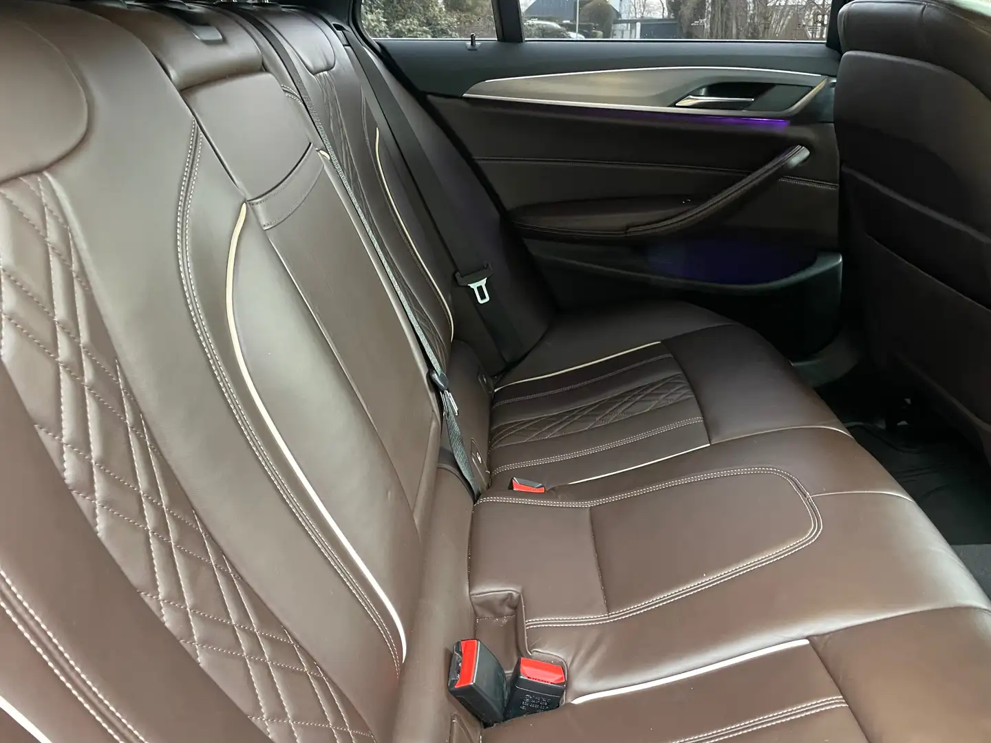 BMW 520 520d xDrive Touring Aut. Luxury Line Grau - 2