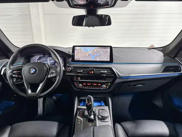 BMW 5 Series view 10