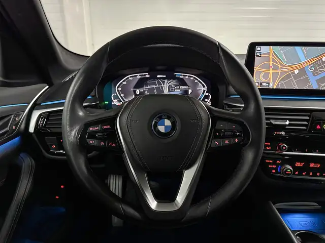 BMW 5 Series view 11