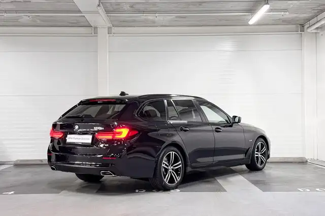 BMW 5 Series view 6