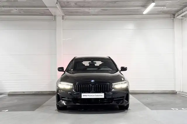 BMW 5 Series view 5