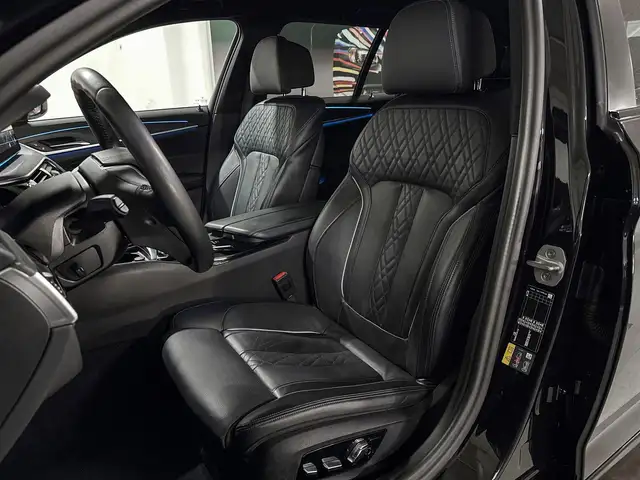 BMW 5 Series view 9