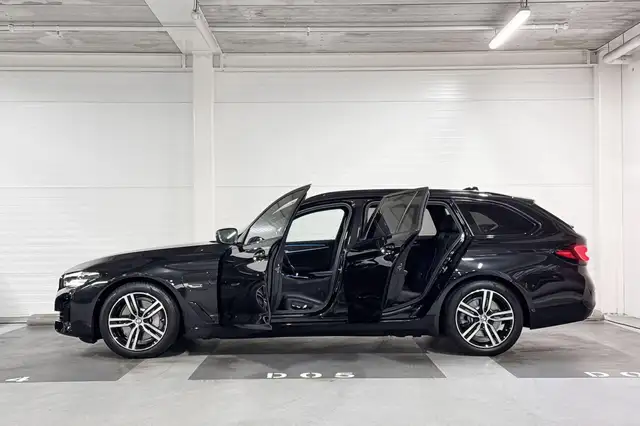 BMW 5 Series view 3