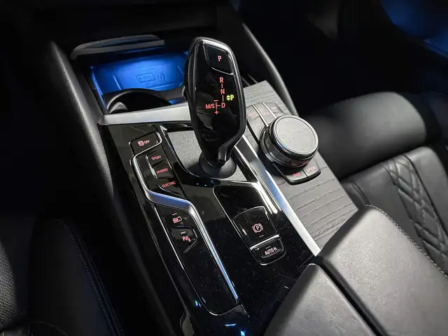 BMW 5 Series view 14