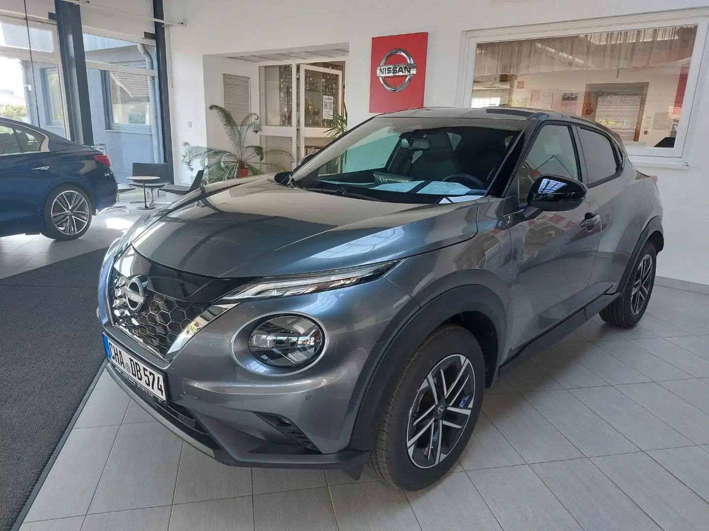 Nissan Juke 1,6 ltr. Hybrid N-Connecta, Winter-Paket Grau - 1