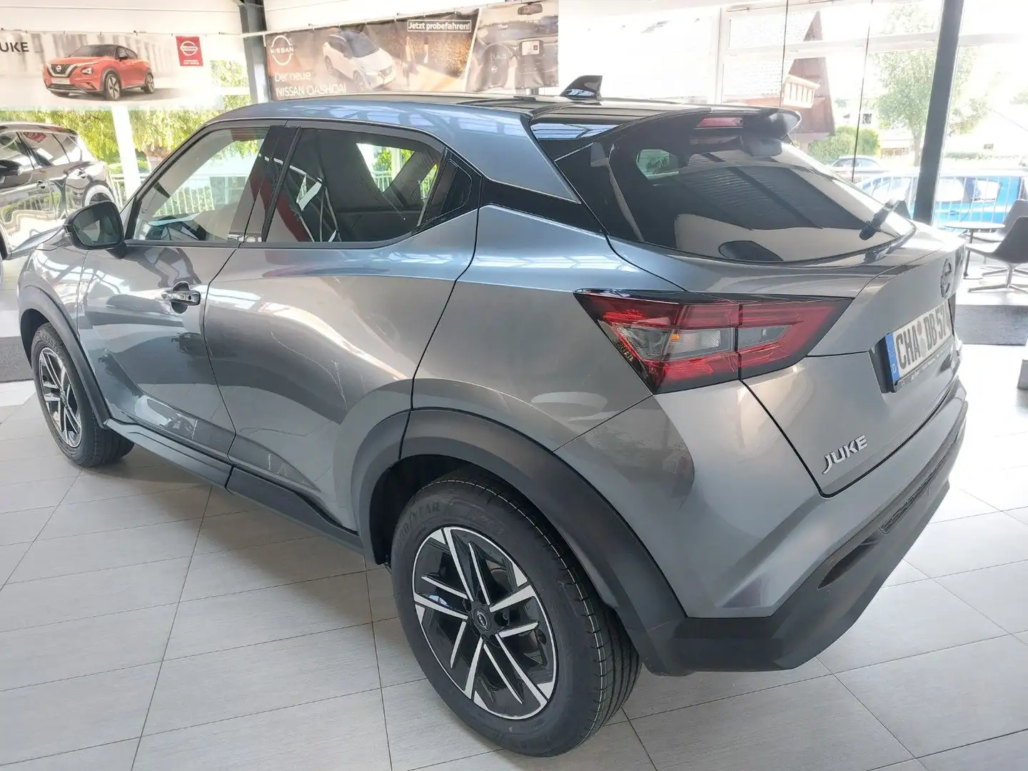 Nissan Juke 1,6 ltr. Hybrid N-Connecta, Winter-Paket Grau - 2