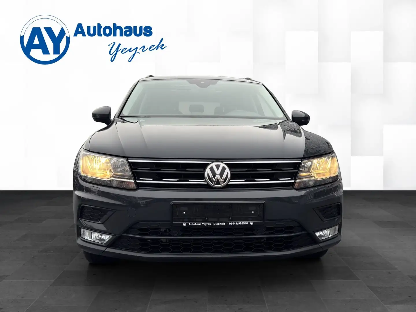 Volkswagen Tiguan 2.0 TDI DSG 4x4 *ACC*AHK*SHZ*PANO*Sound* Grau - 2