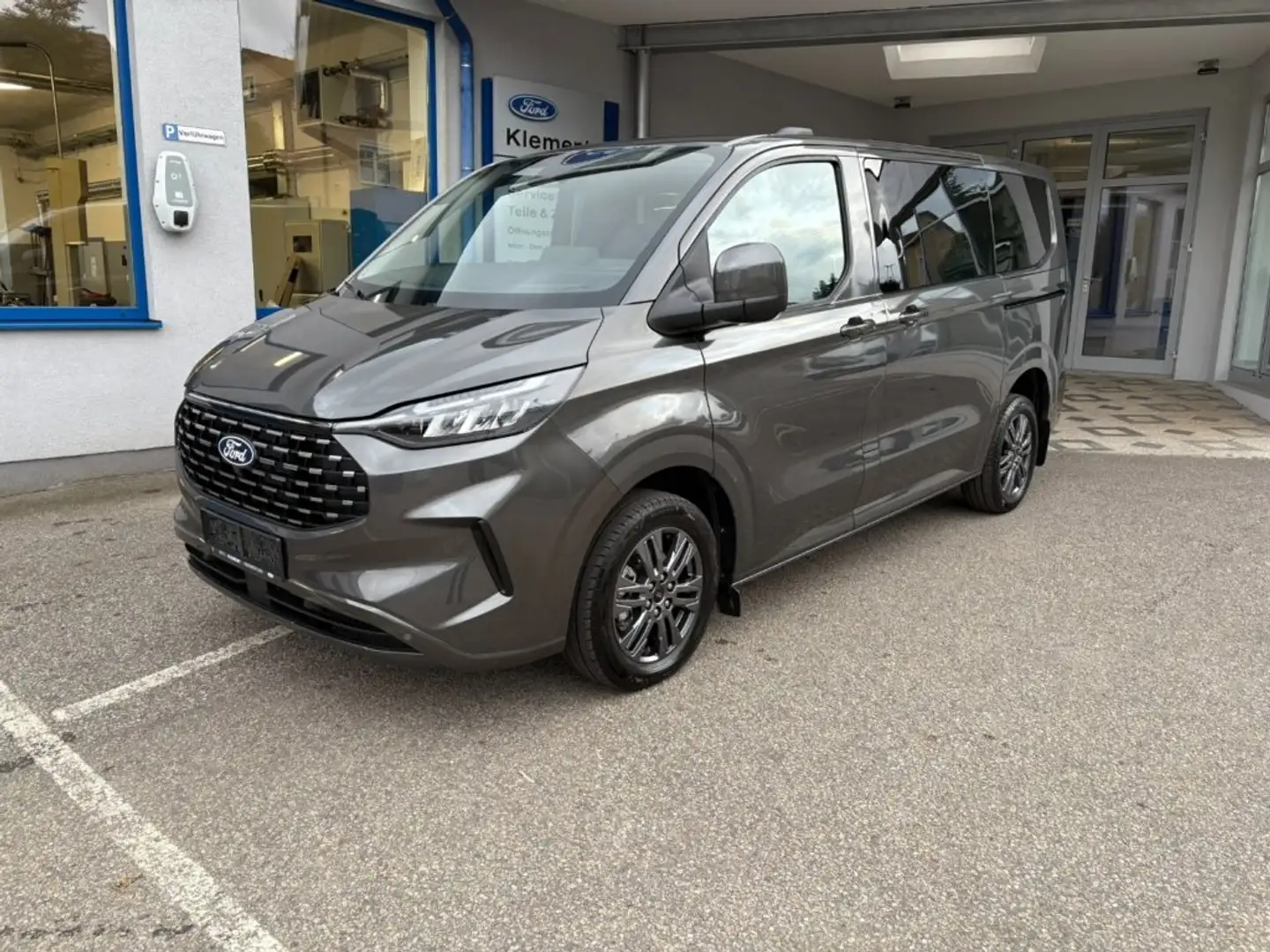 Ford Tourneo Custom Titanium 2.0 Ecoblue Grau - 1