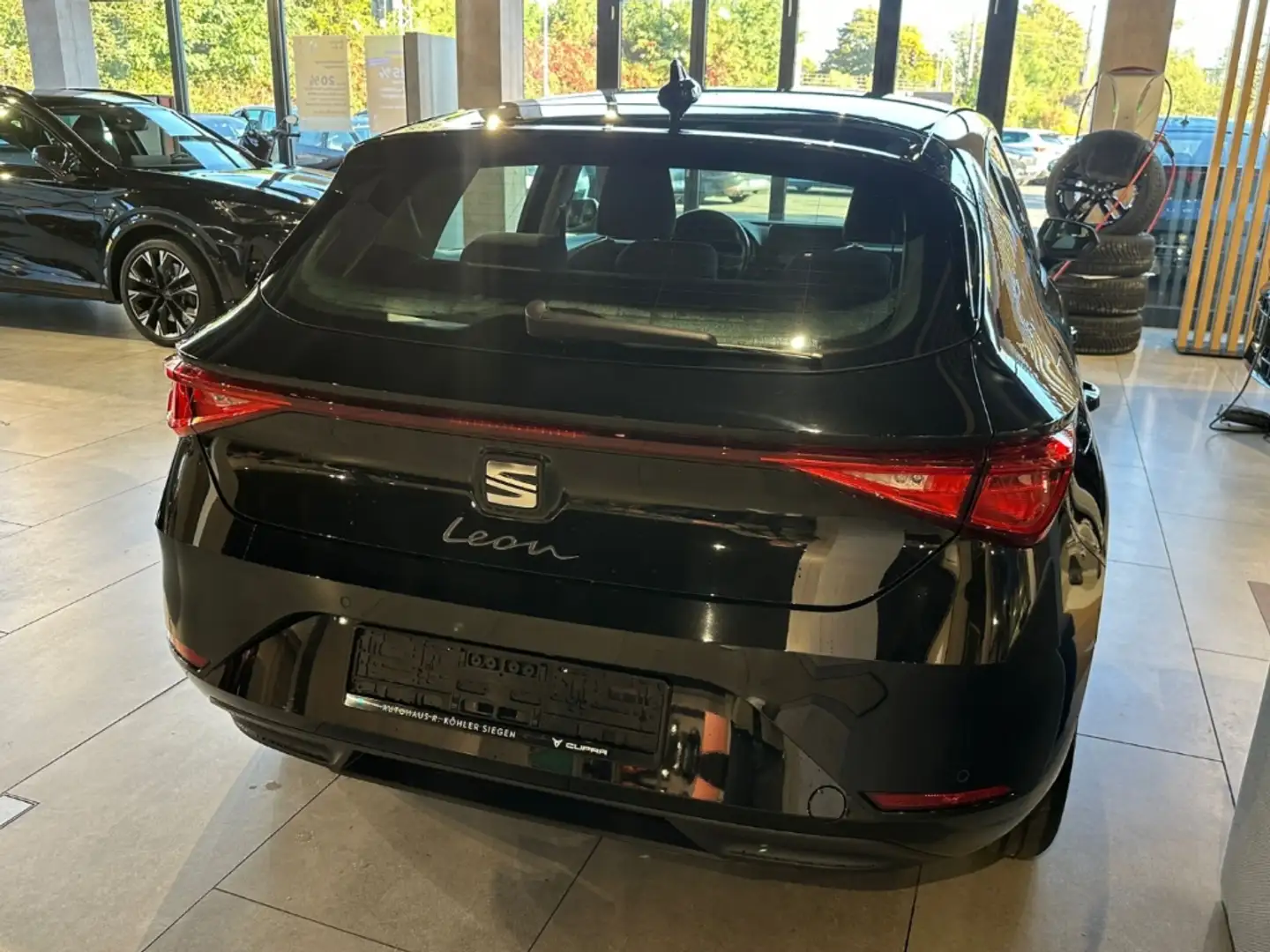 SEAT Leon Style 1.0 TSI Navi LED CarPlay SITZHEIZUNG Noir - 2