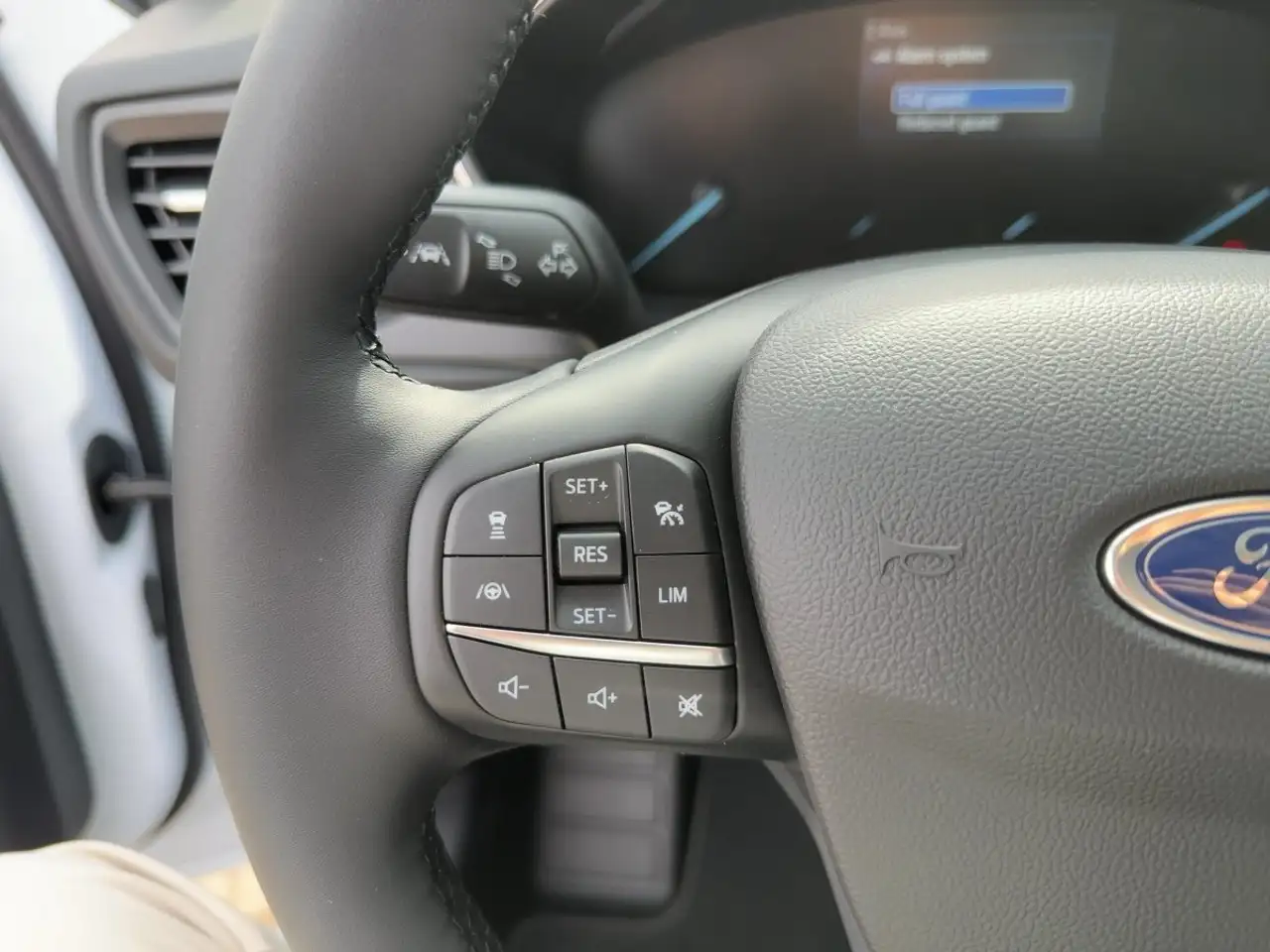 Ford Focus Turnier 1.5 EcBl. Titanium ACC*TWA*NAVI*AHK 16