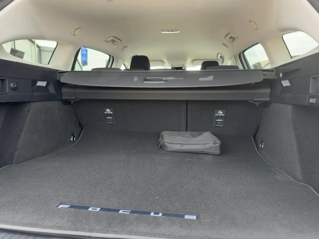 Ford Focus Turnier 1.5 EcBl. Titanium ACC*TWA*NAVI*AHK 6