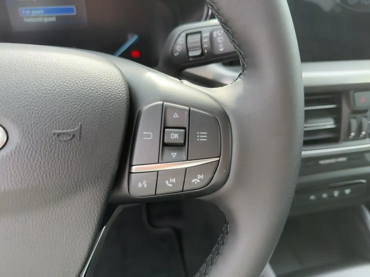 Ford Focus Turnier 1.5 EcBl. Titanium ACC*TWA*NAVI*AHK 15