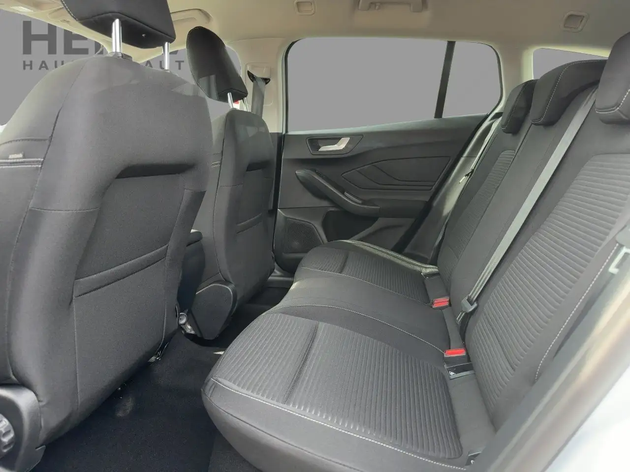 Ford Focus Turnier 1.5 EcBl. Titanium ACC*TWA*NAVI*AHK 8