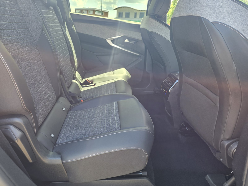 Peugeot 5008 Allure Hybrid ACC/NAVI/SHZ+LHZ/PDC+360CAM/TOTWINKE — photo 11