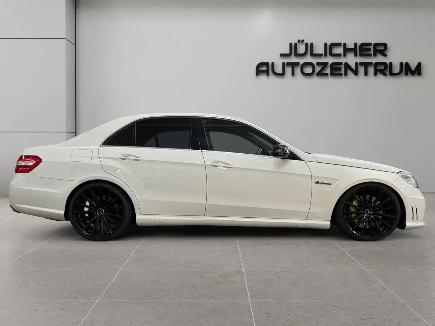 Mercedes-Benz E 63 AMG Lim. Automatik, Inspektion Neu Weiß - 2