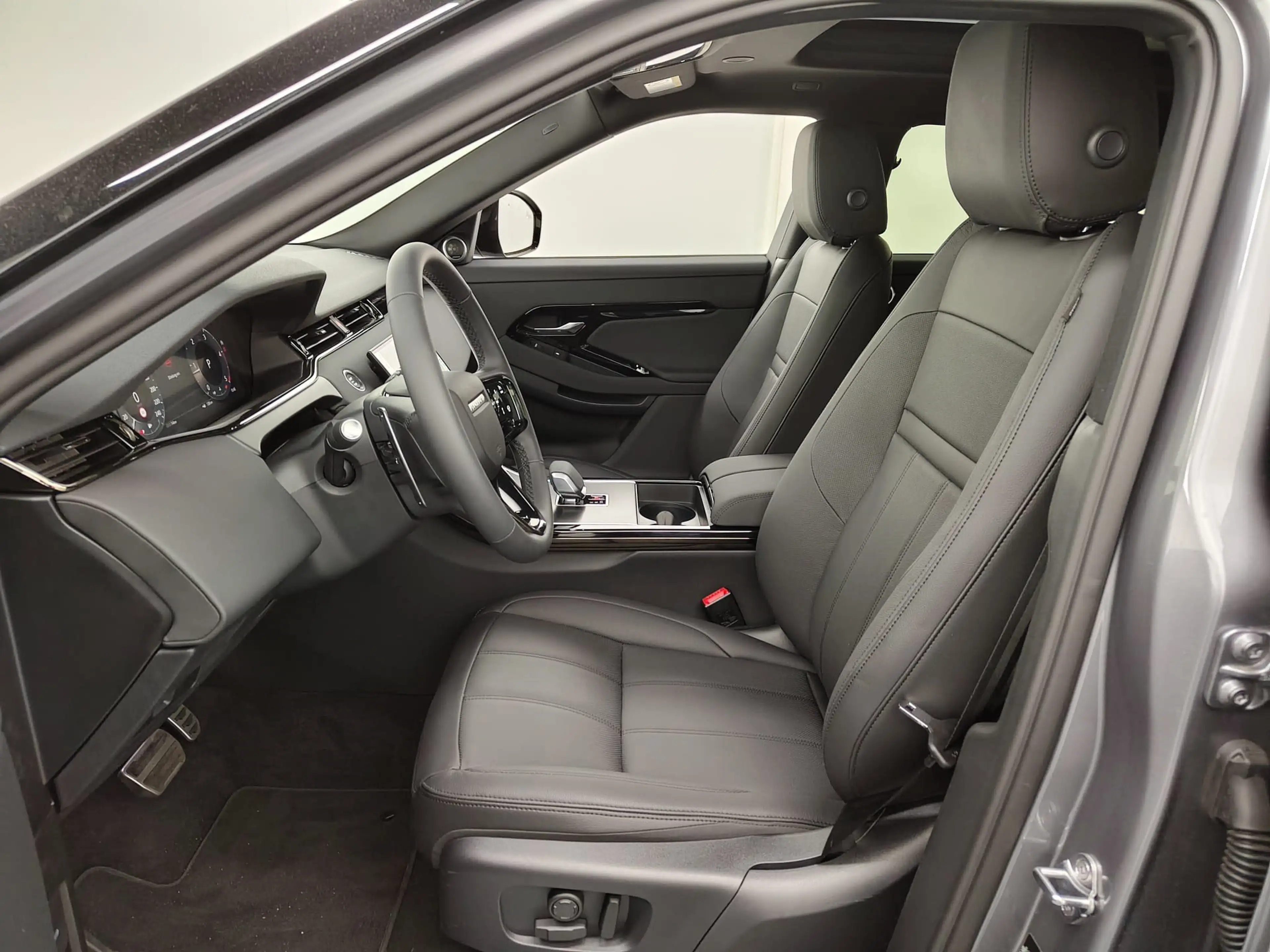 Land Rover Range Rover Evoque D200 Dynamic SE Winter Pano — photo 8