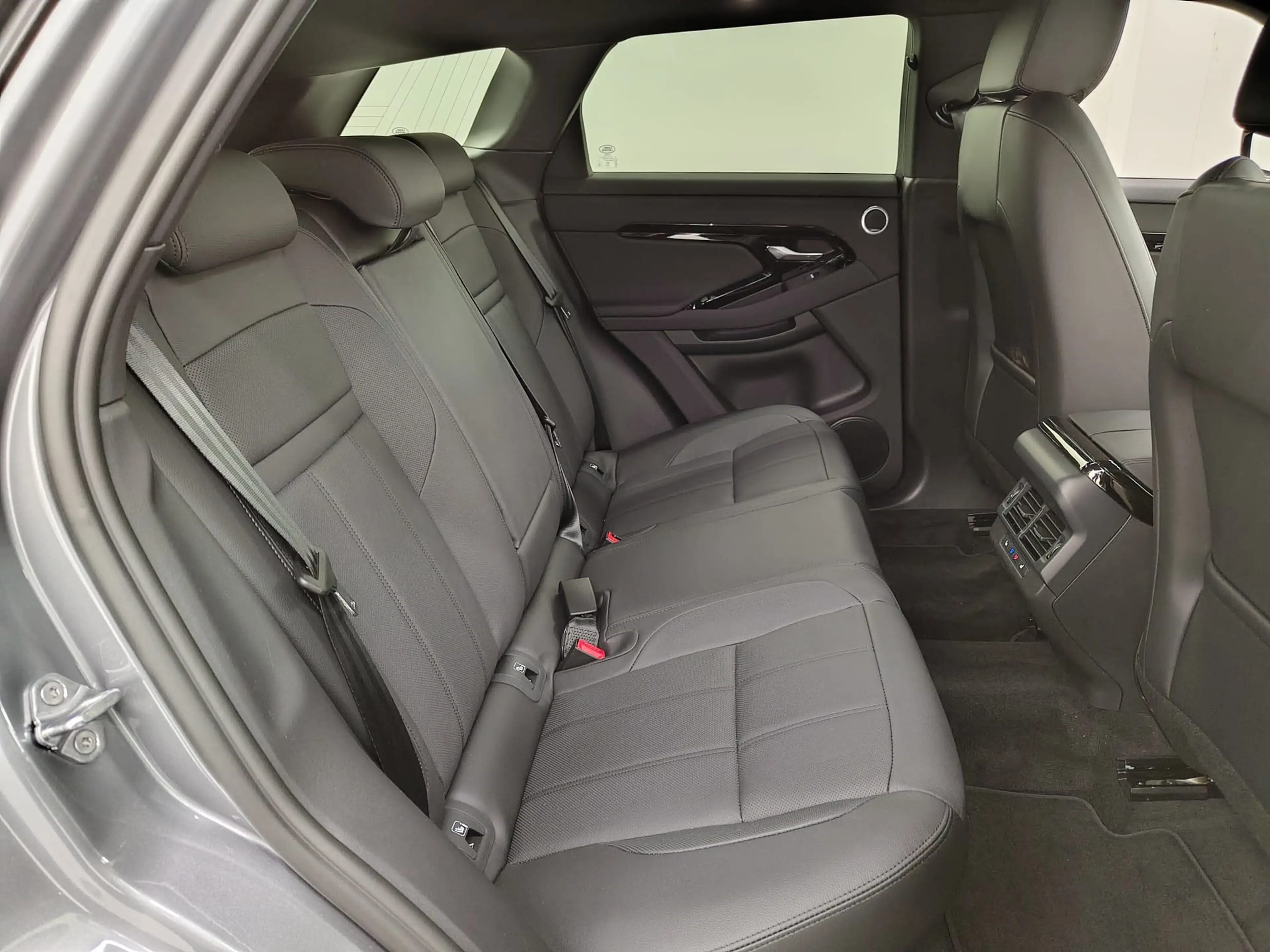 Land Rover Range Rover Evoque D200 Dynamic SE Winter Pano — photo 12