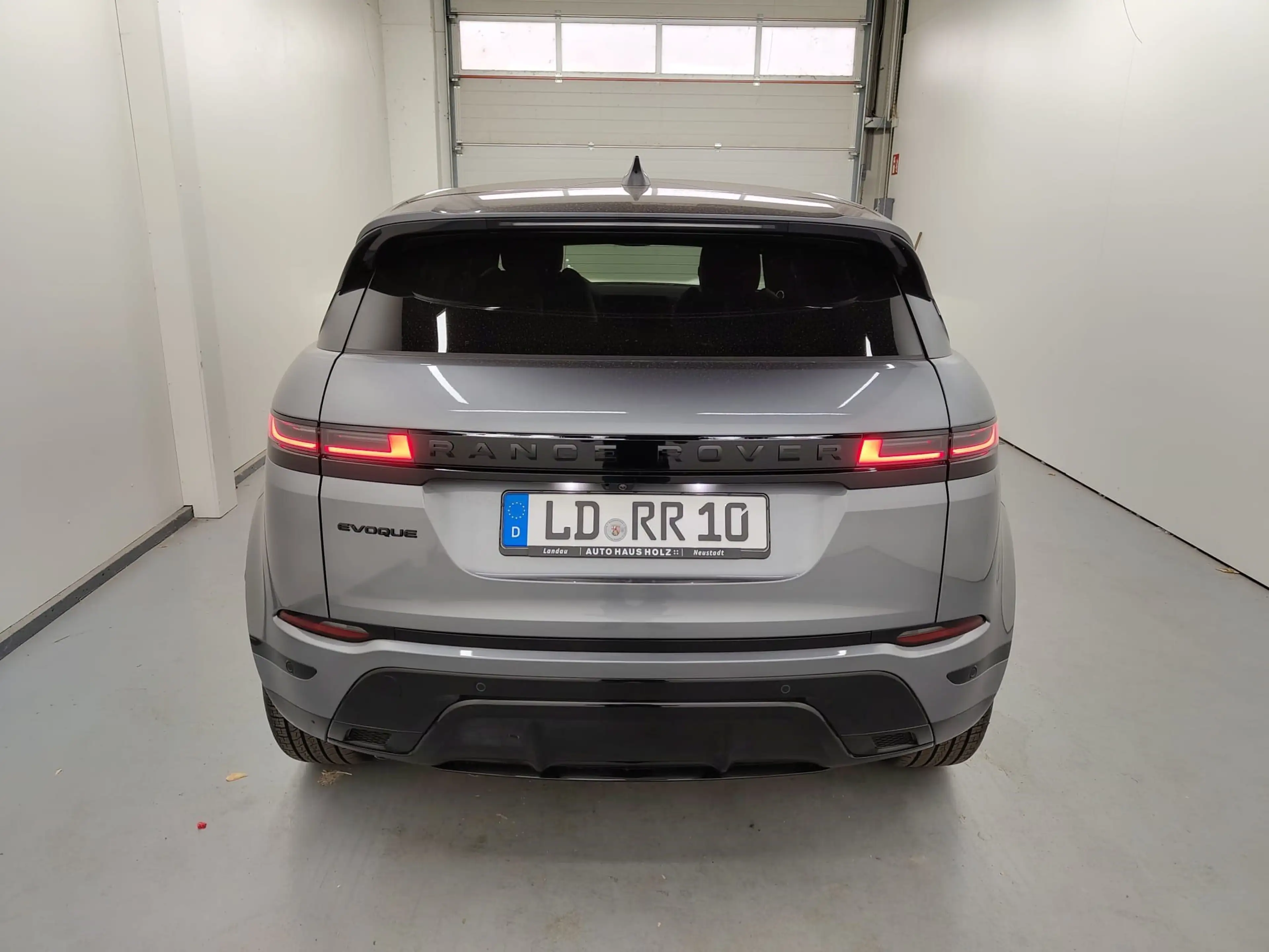 Land Rover Range Rover Evoque D200 Dynamic SE Winter Pano — photo 3