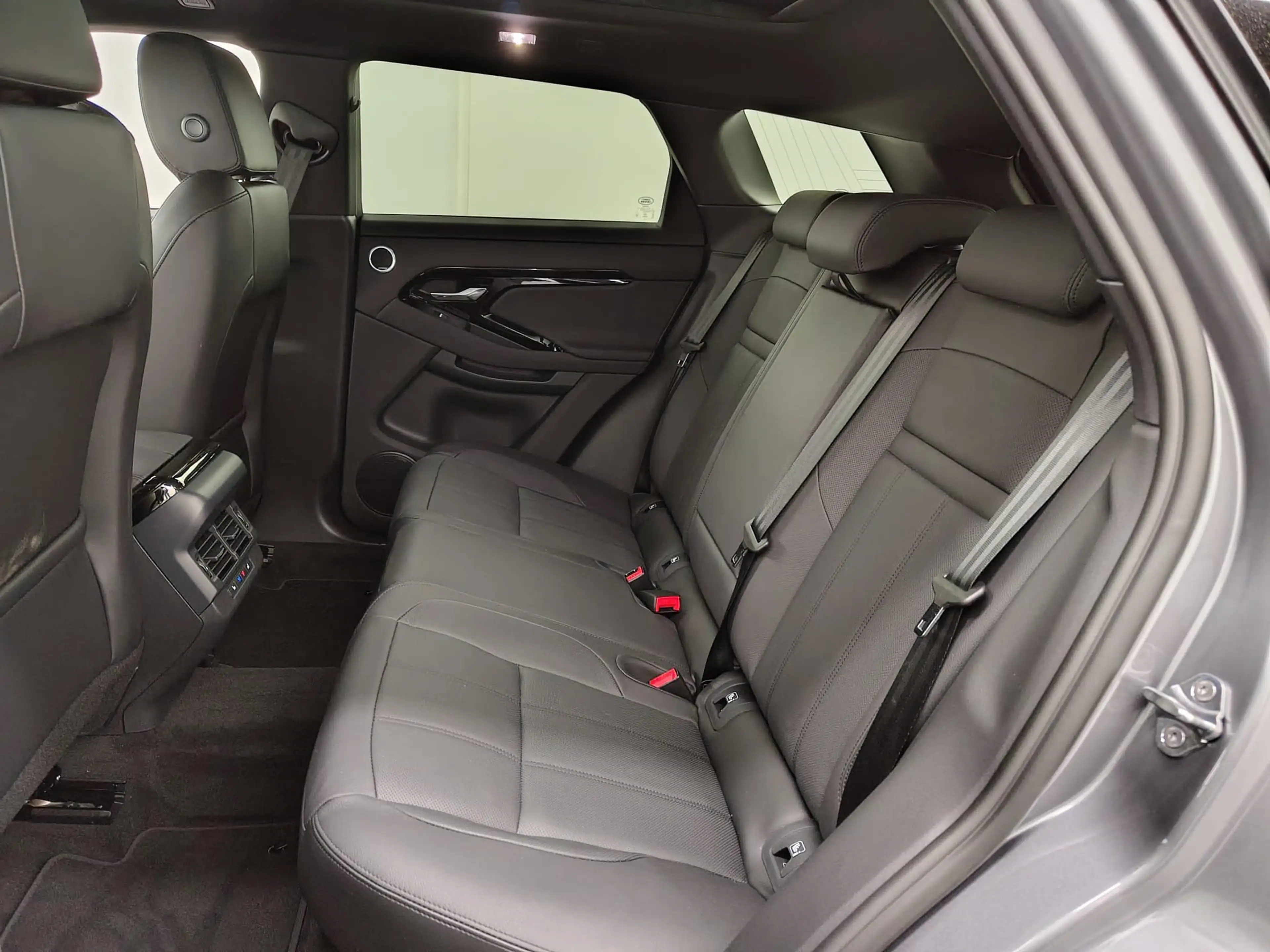 Land Rover Range Rover Evoque D200 Dynamic SE Winter Pano — photo 9