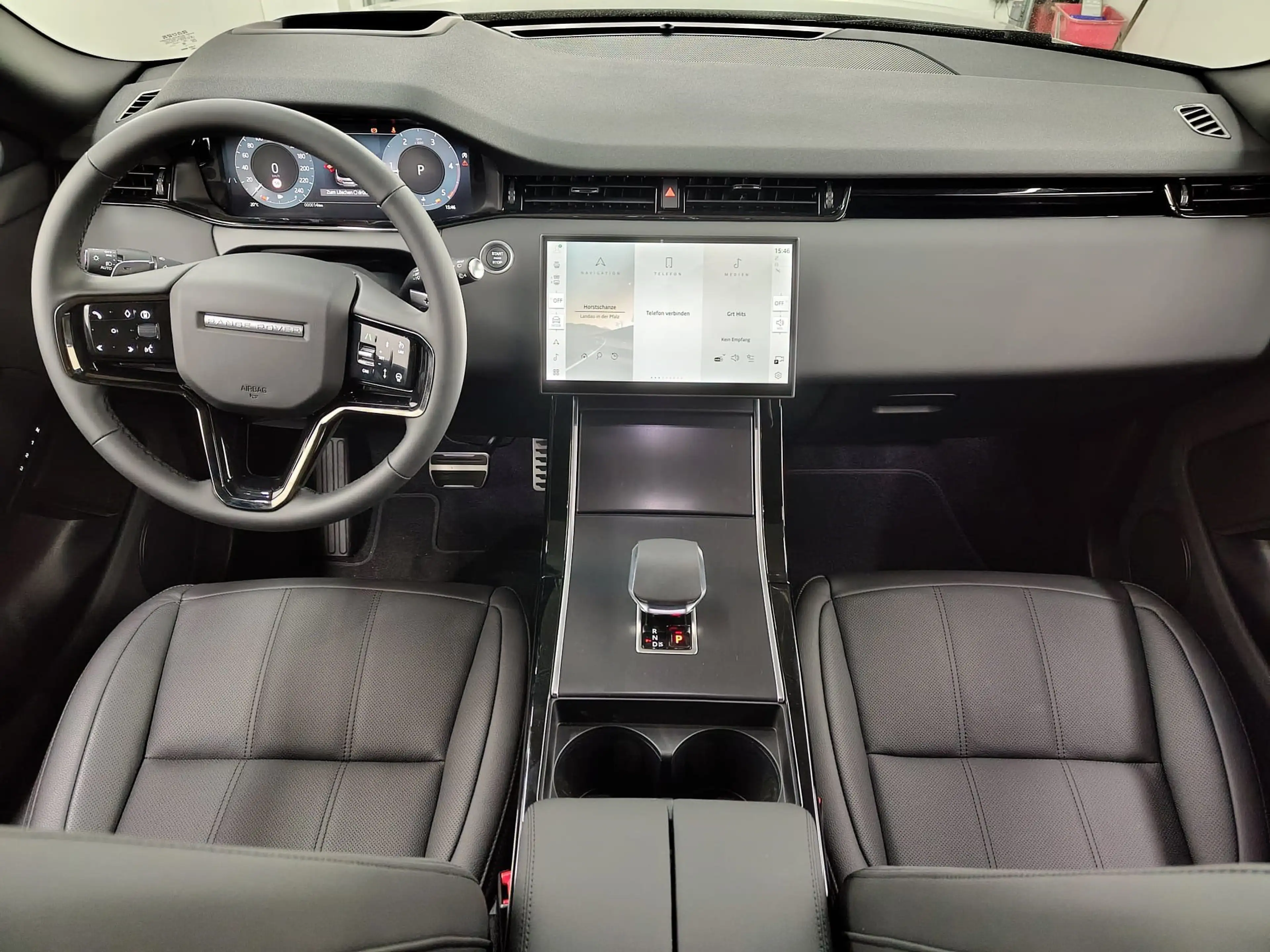 Land Rover Range Rover Evoque D200 Dynamic SE Winter Pano — photo 15