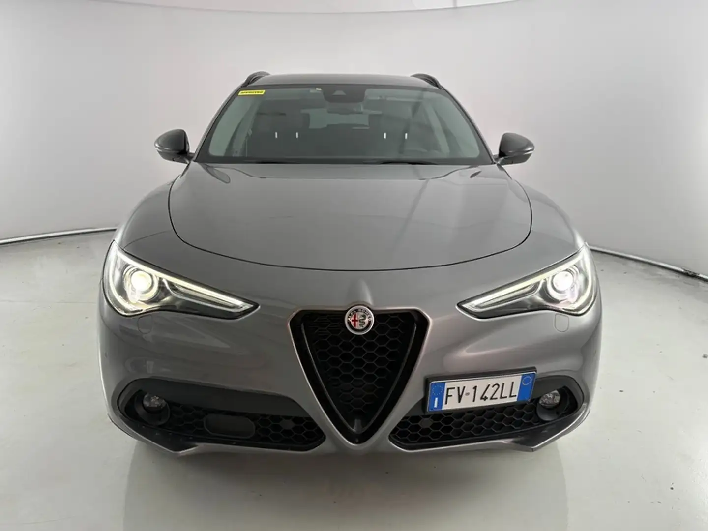 Alfa Romeo Stelvio 2.2 Turbo Business Silber - 2