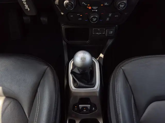 Jeep Renegade view 9