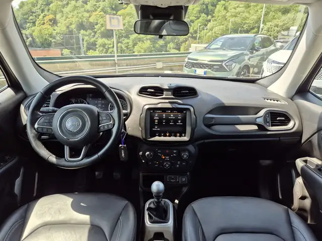 Jeep Renegade view 7