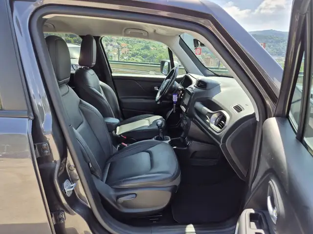 Jeep Renegade view 8