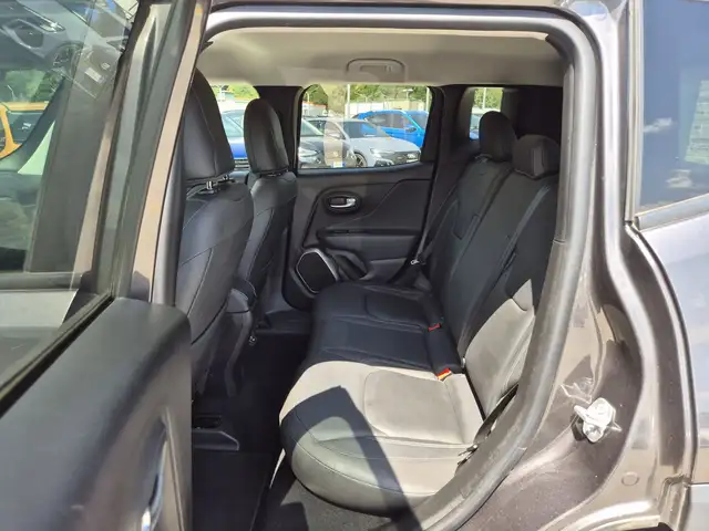 Jeep Renegade view 6