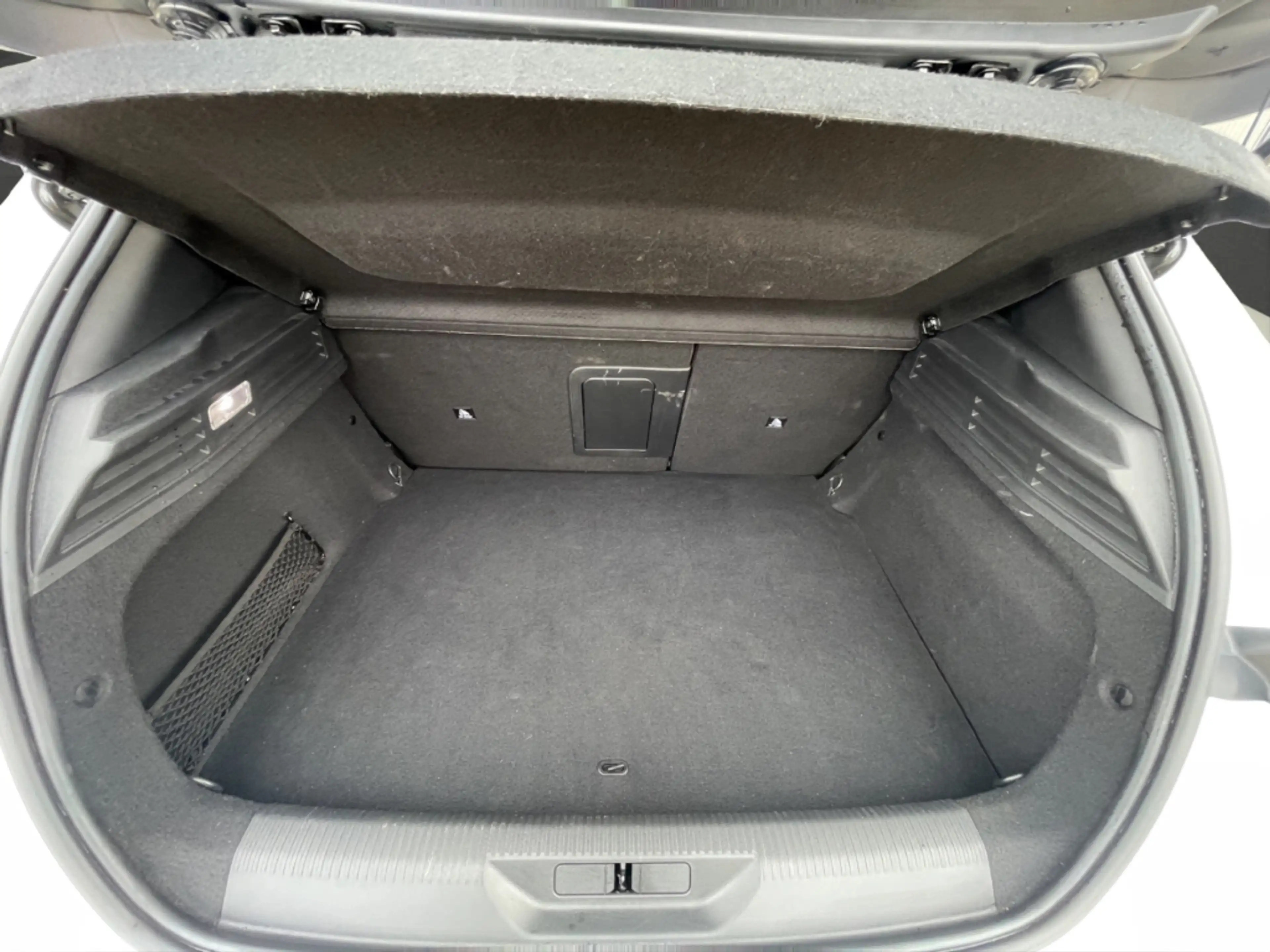 Peugeot 308 GT HY225 El. Pano El. Sitz Focal Kamera CarPlay OB — photo 7