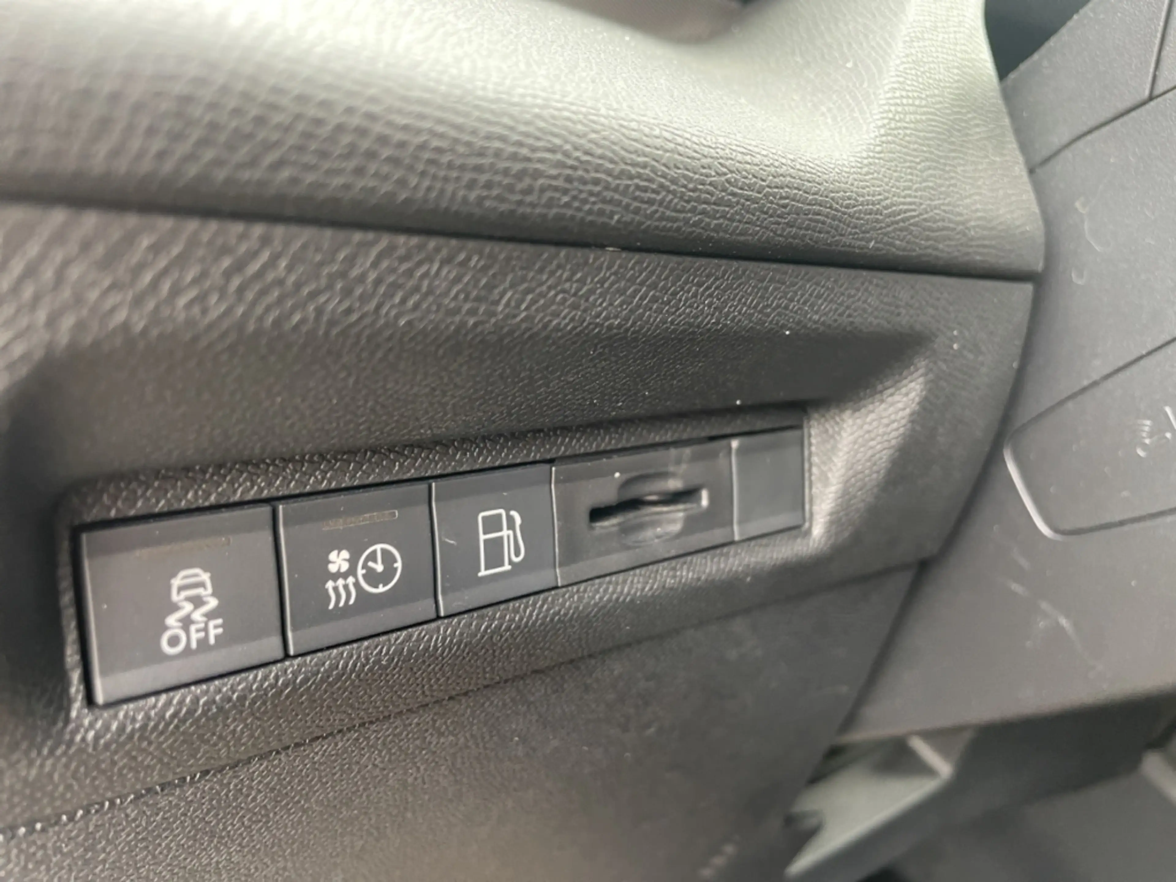 Peugeot 308 GT HY225 El. Pano El. Sitz Focal Kamera CarPlay OB — photo 21