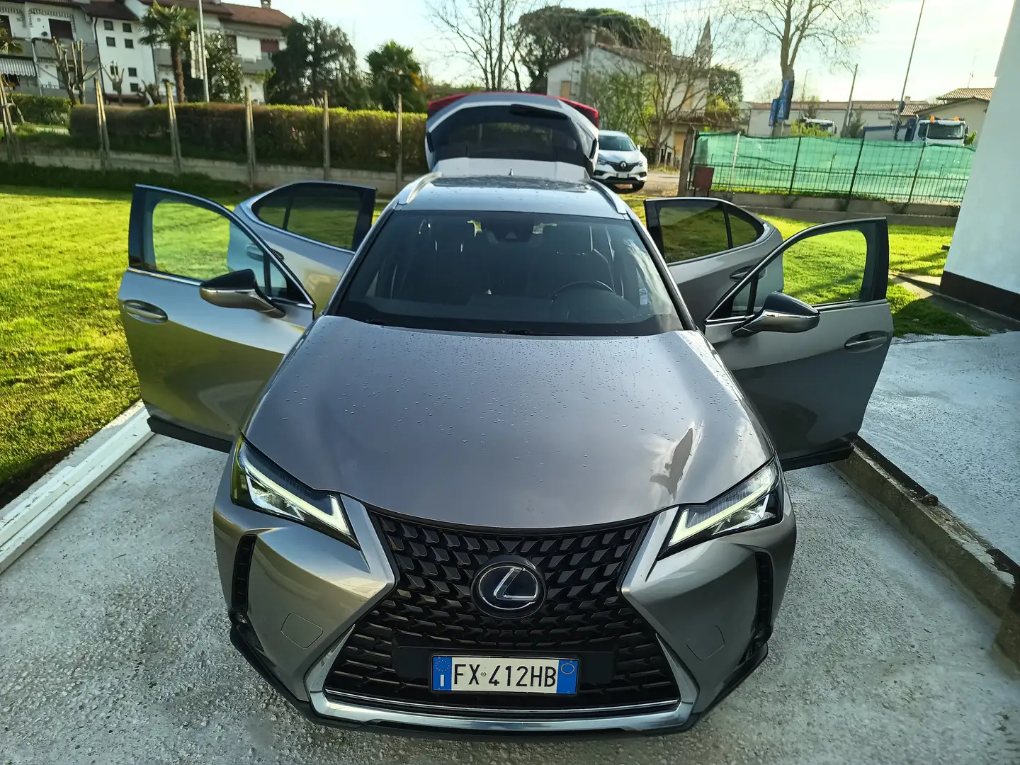 Lexus UX 250h Hybrid - 1